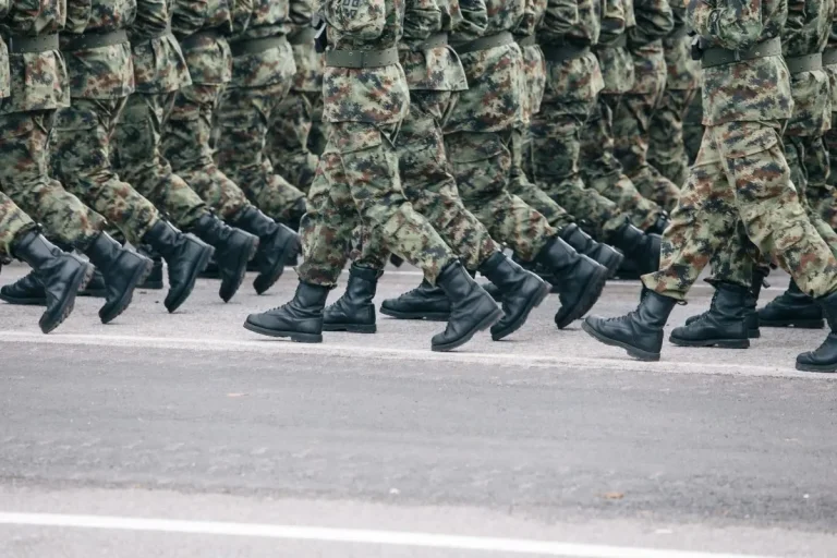 Panamanian Returns from Russia Confirmed by Foreign Ministry Soldiers dressed in army camouflage march in formation