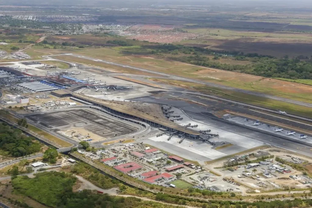 Aereal View of Airport Tocumen South Pier Expansion Photos courtesy of Foster and Partners