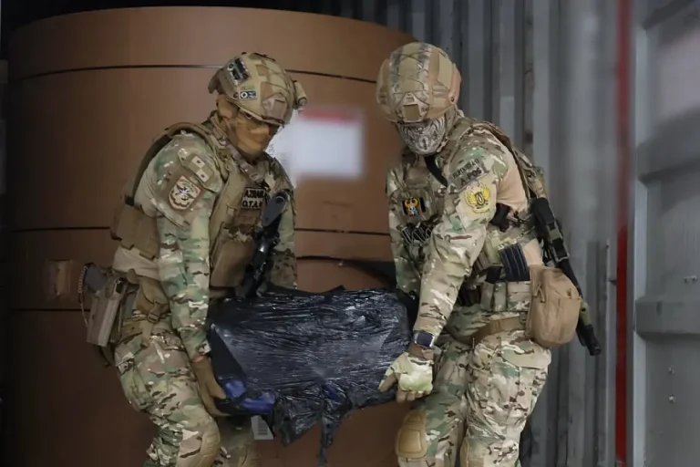 Air and Naval Service intercepts 320 packages of suspected drugs in transit through Panama Credit Aeronaval