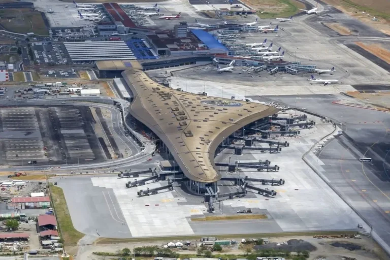 Airport Tocumen South Pier Expansion Photos courtesy of Foster and Partners