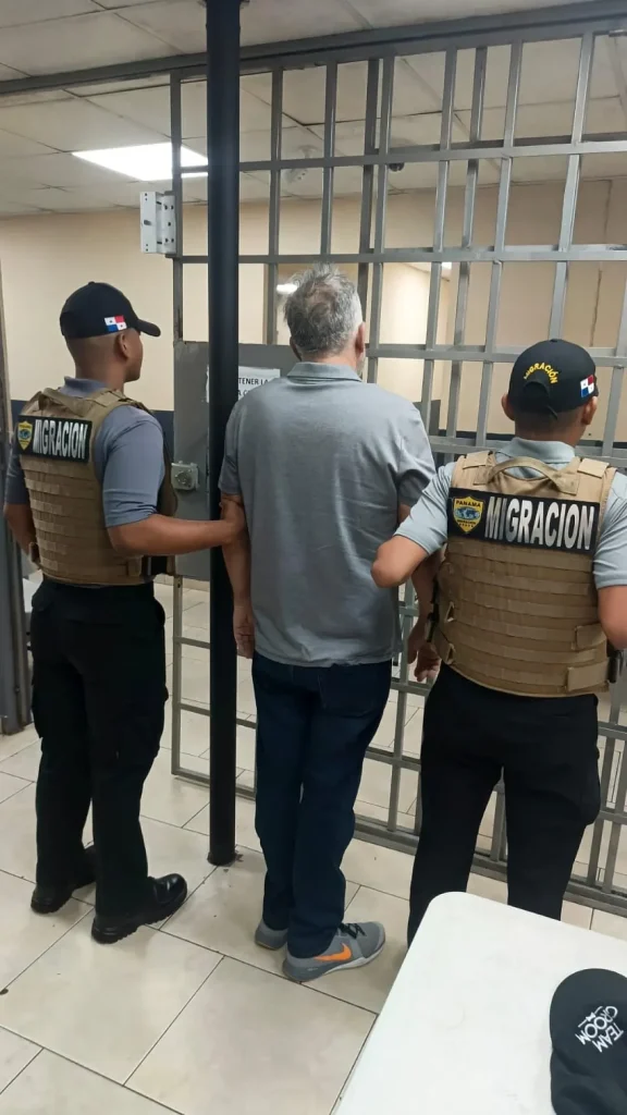 American who was subject to an arrest warrant in the state of Florida for cocaine trafficking and the sale of controlled substances was deported from Panama Credito Migracion Panama