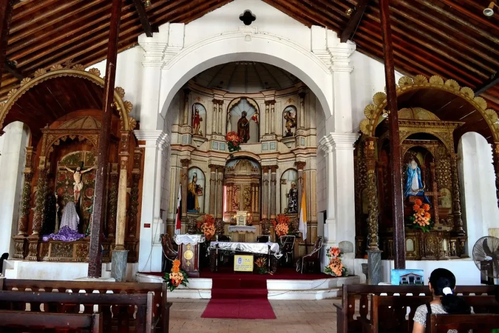 Iglesia Parroquial de Natá Por Melissa Wong Zhang - Basílica menor de Santiago Apóstol de Natá de los Caballeros o Iglesia Parroquial de Natá, CC BY-SA 2.0, https://commons.wikimedia.org/w/index.php?curid=21737362