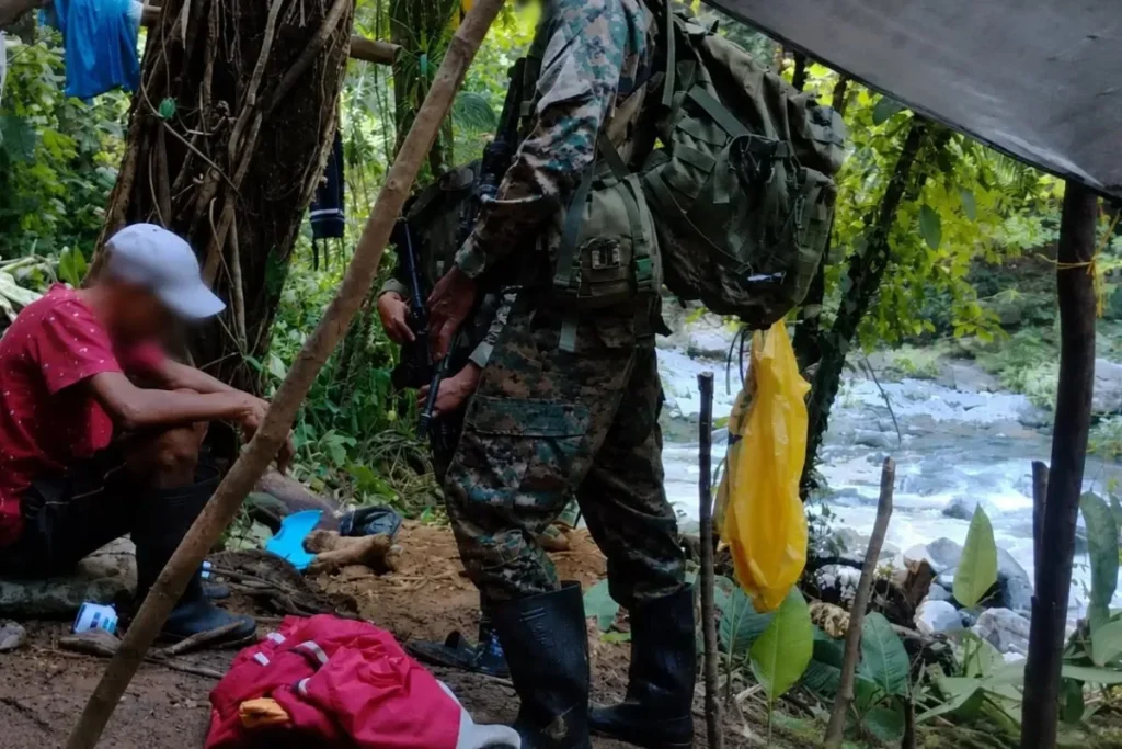 Camp Side of Colombian miners detained in Cana Blanca Credit SenaFront
