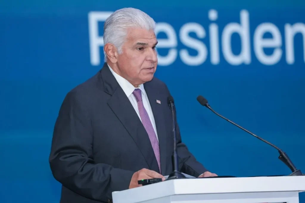 Close up Mulino reiterates to financial group his commitment to defend Panama's prestige and image as a host of investments and investment reputation Credit Presidencia