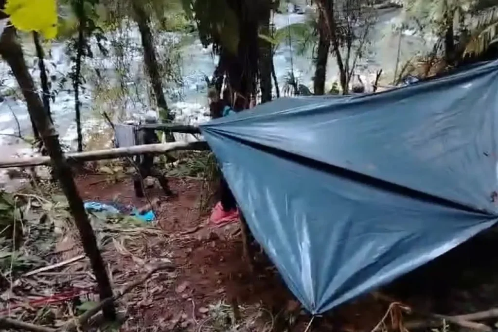 Colombian miners detained in Cana Blanca View of Miners Tent Credit SenaFront