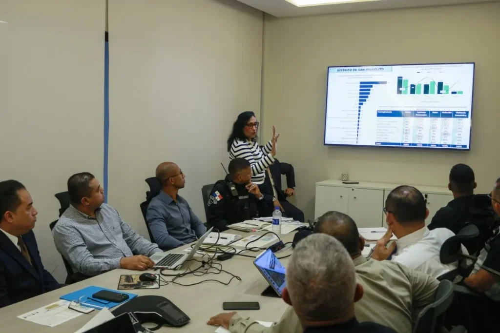 discussing crime trends in San Miguelito Credit Minseg
