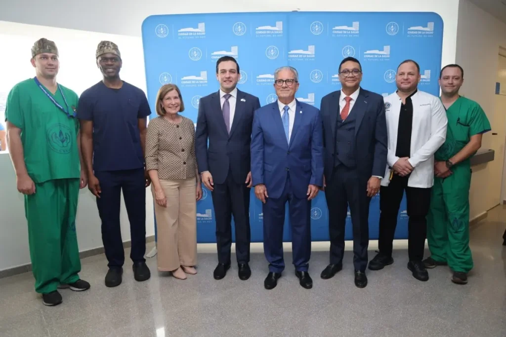 Expanded US Panama Health Security Cooperation Restores Sight to 80 Panamanians Camberra and medical team Credit US Embassy PA