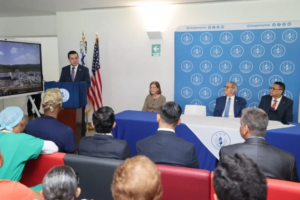 Expanded US Panama Health Security Cooperation Restores Sight to 80 Panamanians Camberra holding speech Credit US Embassy PA
