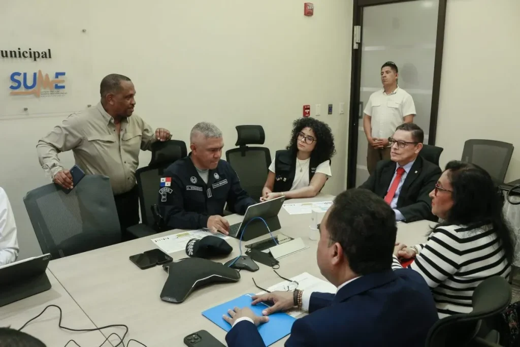 Minister Abrego and Mayor Hernández outline a plan to strengthen security in San Miguelito Credit Minseg Gob
