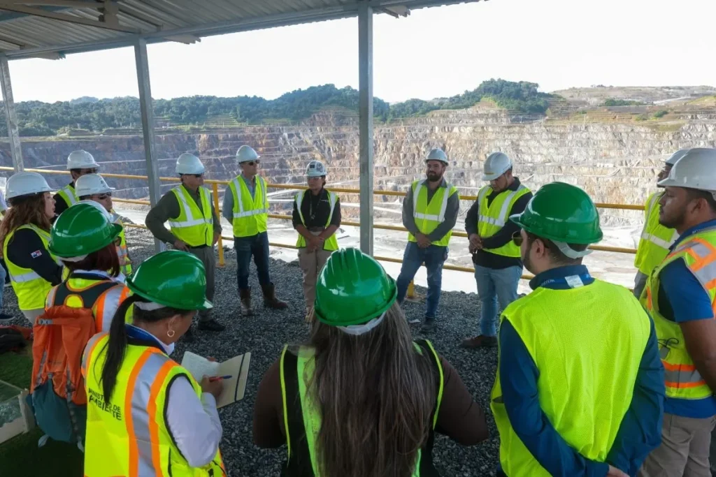 Minister Navarro oversees the Safe Management Plan for the copper mine on site and will launch the Community Participatory Water Quality Monitoring Program View Of Group Credit MiAmbient