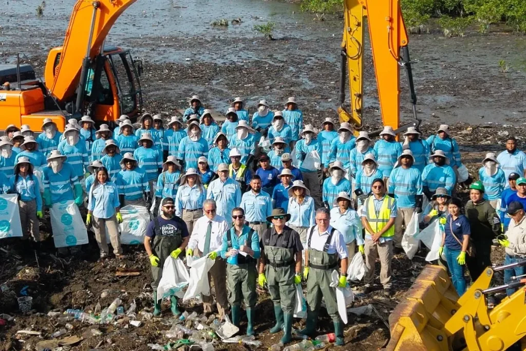 Panama City Hall begins recovery of panama bay, rivers, beaches and mangroves Credit Alcaldia