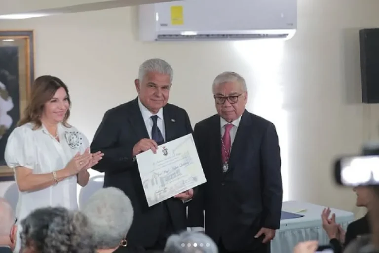 Panama Language Academy Honors President Mulino at 100 Year Gala Credit MiCultura