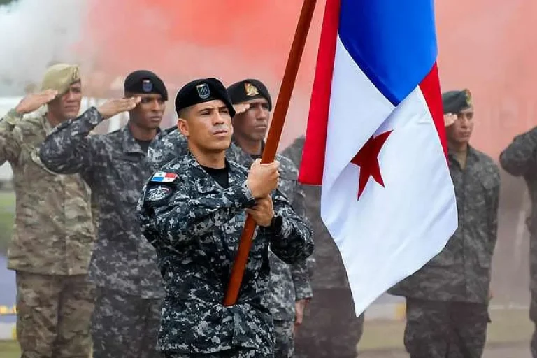 panamanian participants of fuerzas comandos salute 9fe289