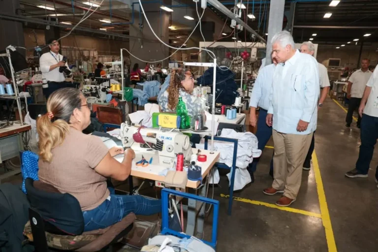 Technical Education Graduates Power Up Manufacturing – With Panama’s President Watching President visits Panamanian company that has begun hiring young people trained at ITSE technical education