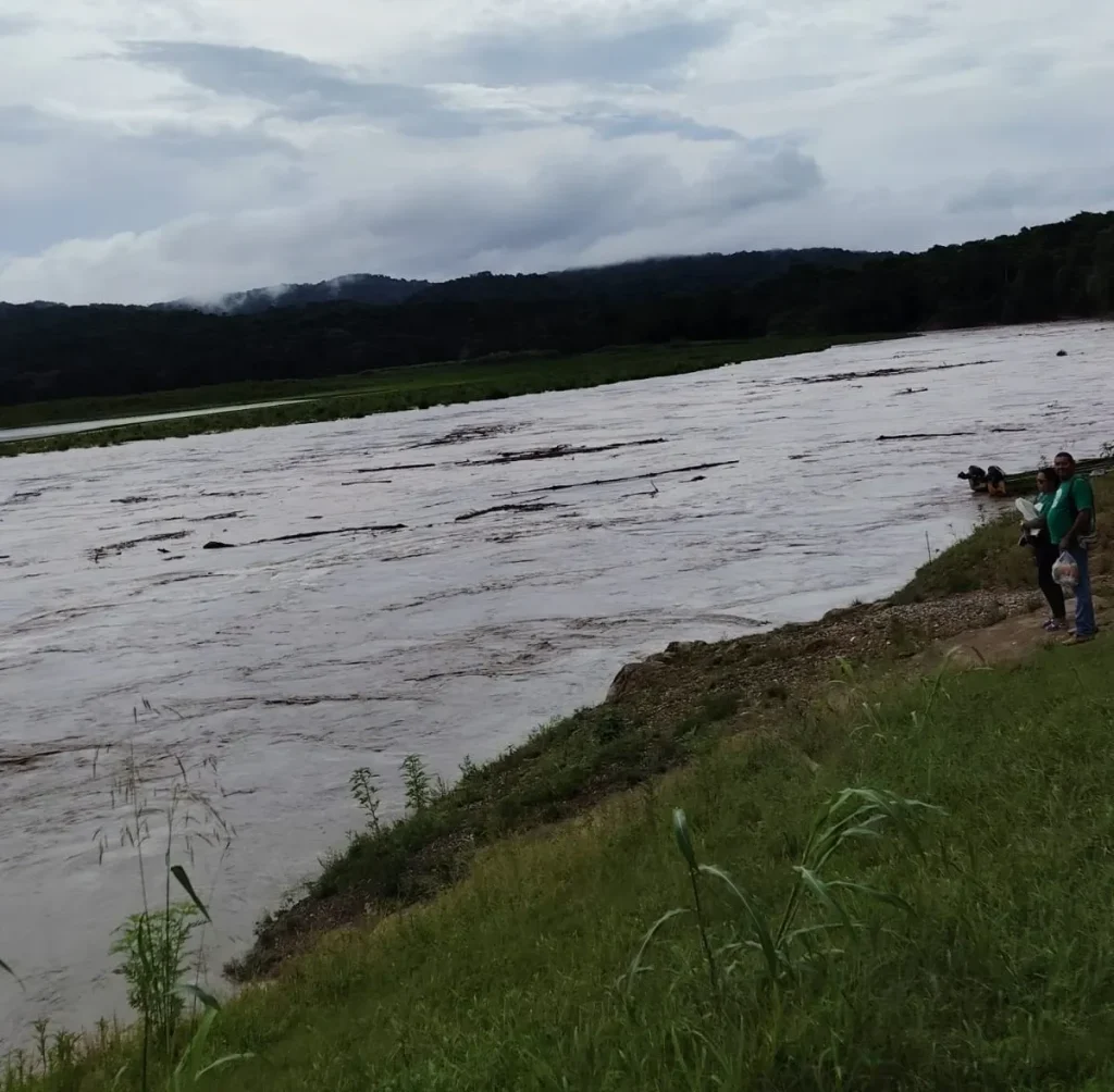 Preventive closure of Chagres National Park Chagres river flooding closure 2 ppl by the river Credit MiAmbiente