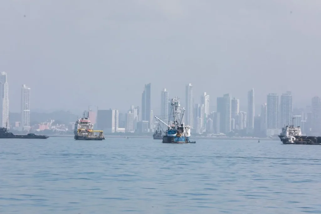 Ship noise and marine noise polution affect whale populations in the Pacific off Panama PhotoCredit MiAMBIENTE