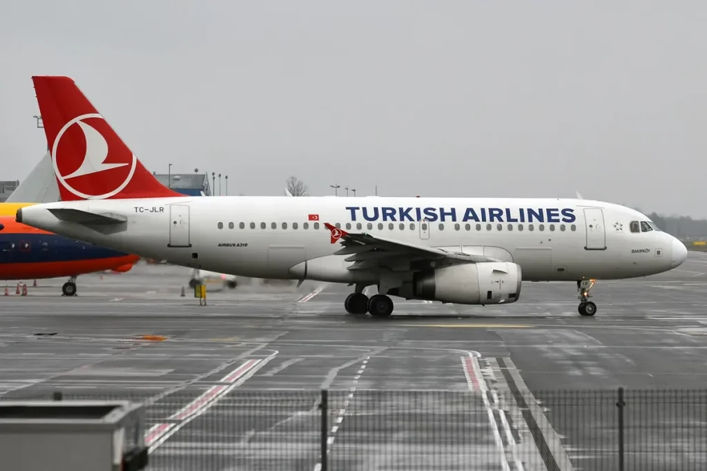 Turkish Airlines, TC JLR, Airbus A319 132 (16270120429)