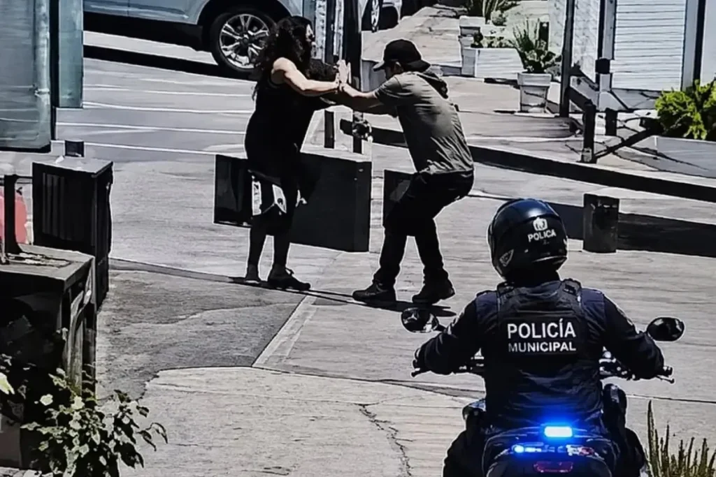 Video surveillance. Municipal police prevent attack on woman Credit MUPA