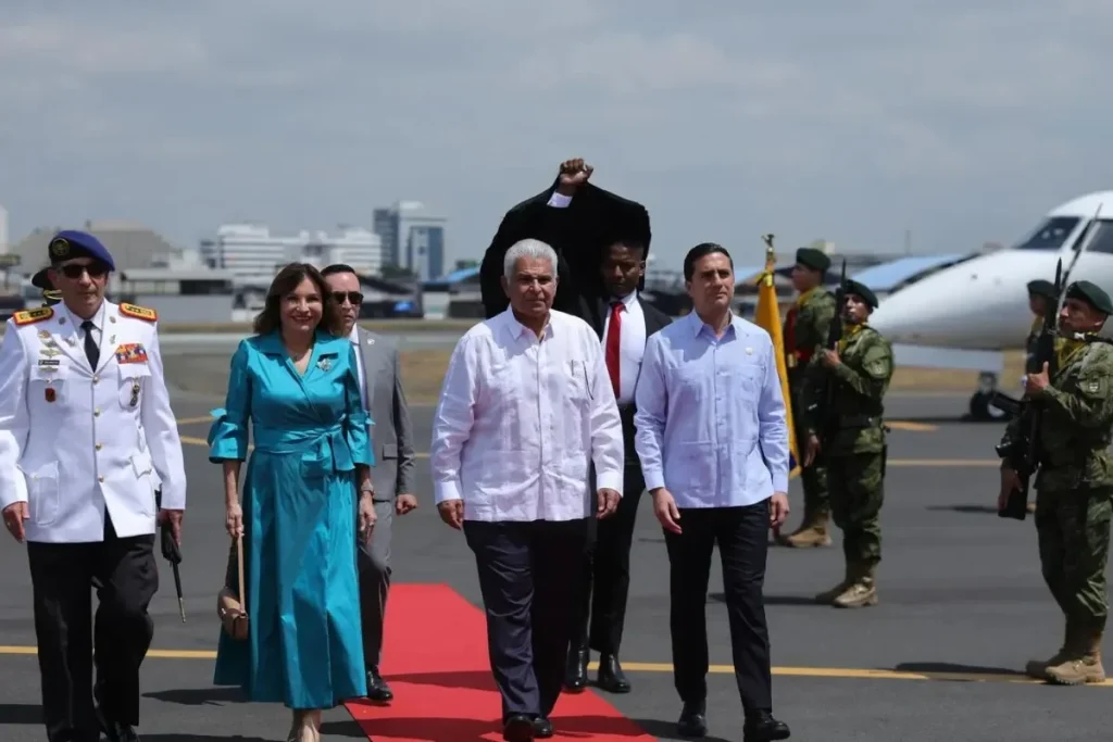 Panamanian President’s Visit with Ecuadorian Counterpart to Address Key Issues / Presidency of Panama