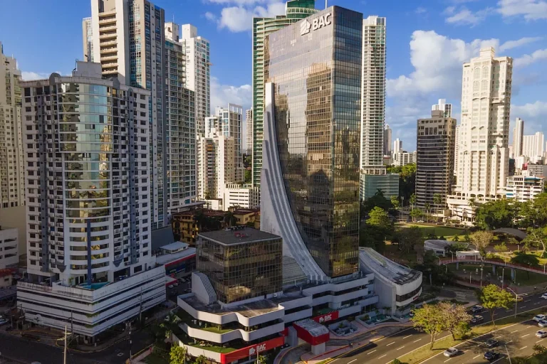 Banks in Panama city. By EXPAT.
