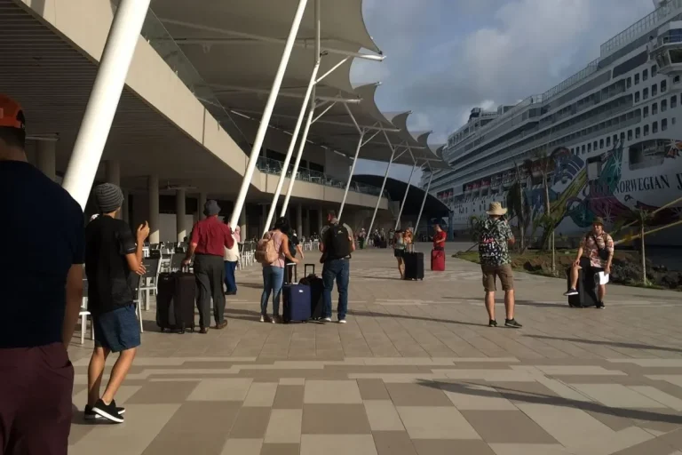 Colon 2000 Turist. By ATP.