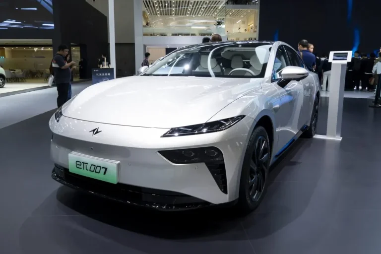 Dongfeng eπ 007 at Auto Guangzhou 2023 By Tim Wu - Own work, CC BY-SA 4.0, https://commons.wikimedia.org/w/index.php?curid=141638295