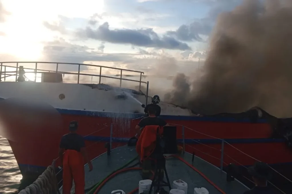 Perico Island yacht fire aftermath. By Bomberos de Panama