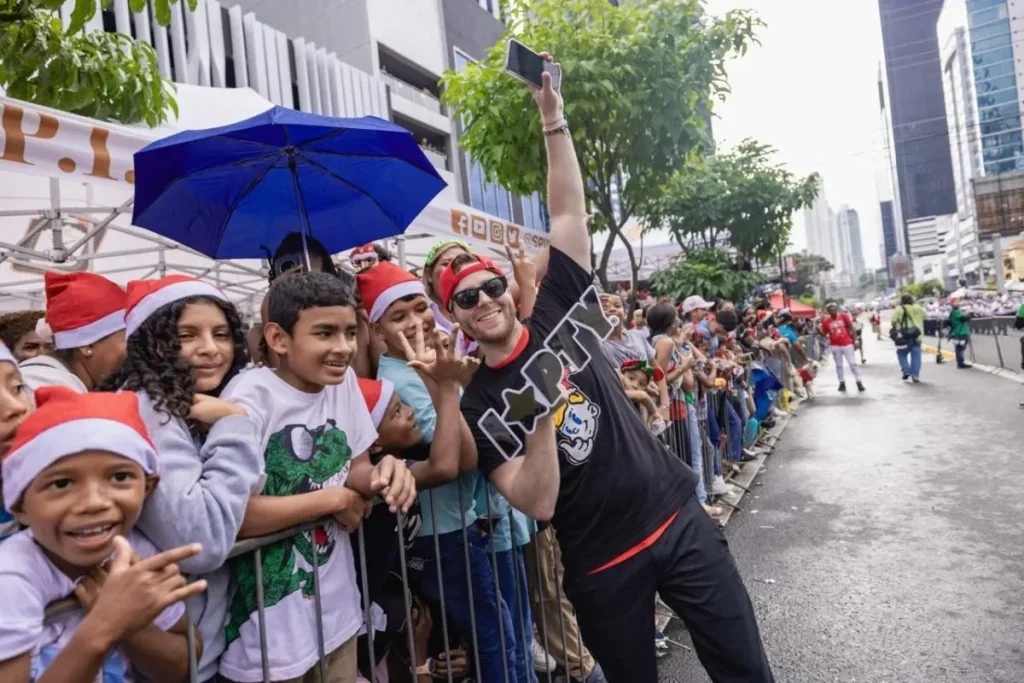 Mayor Mizrachi at City of Stars Christmas Parade 2025 Credit MUPA