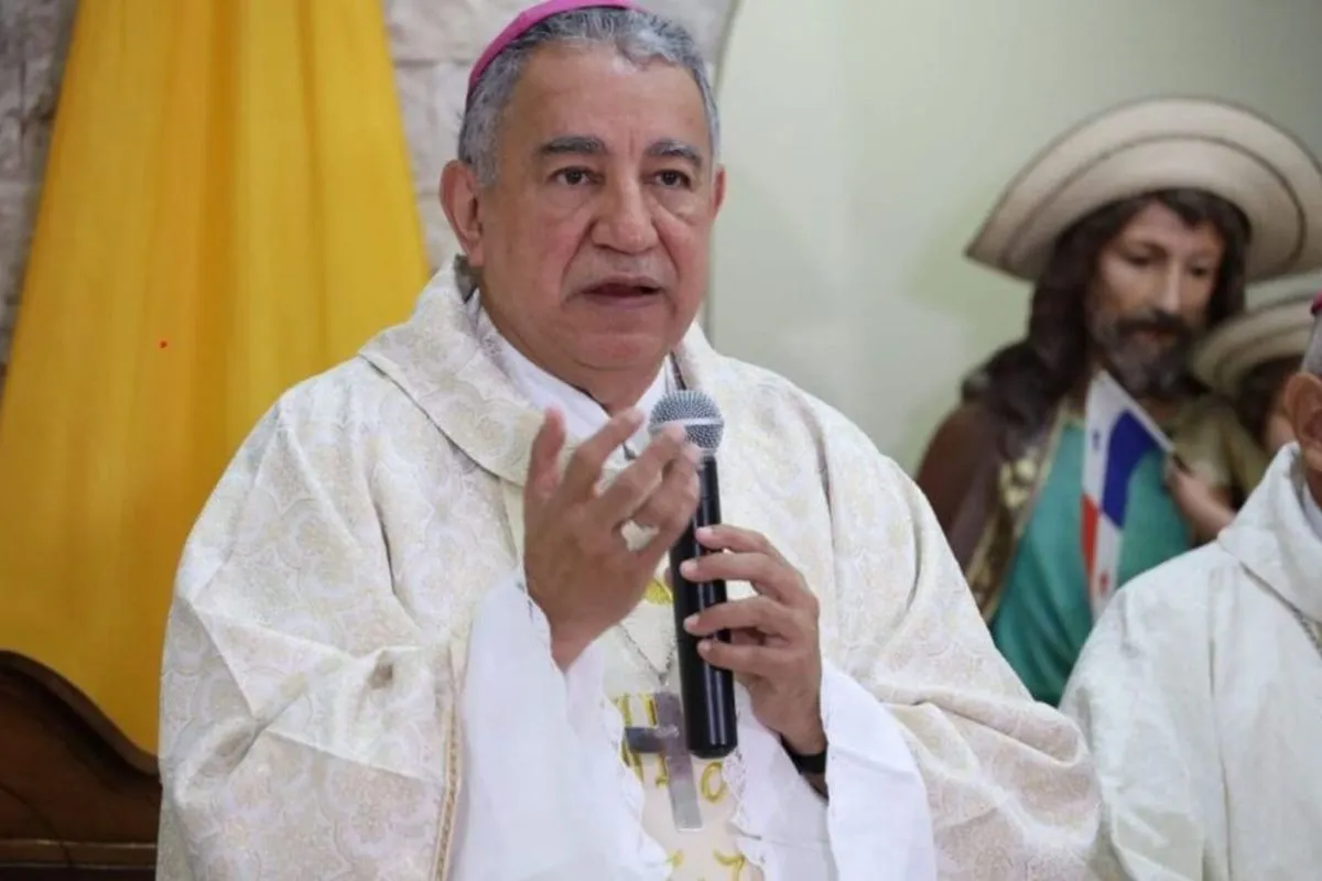 Monseñor Jose Domingo Ulloa. By PC.