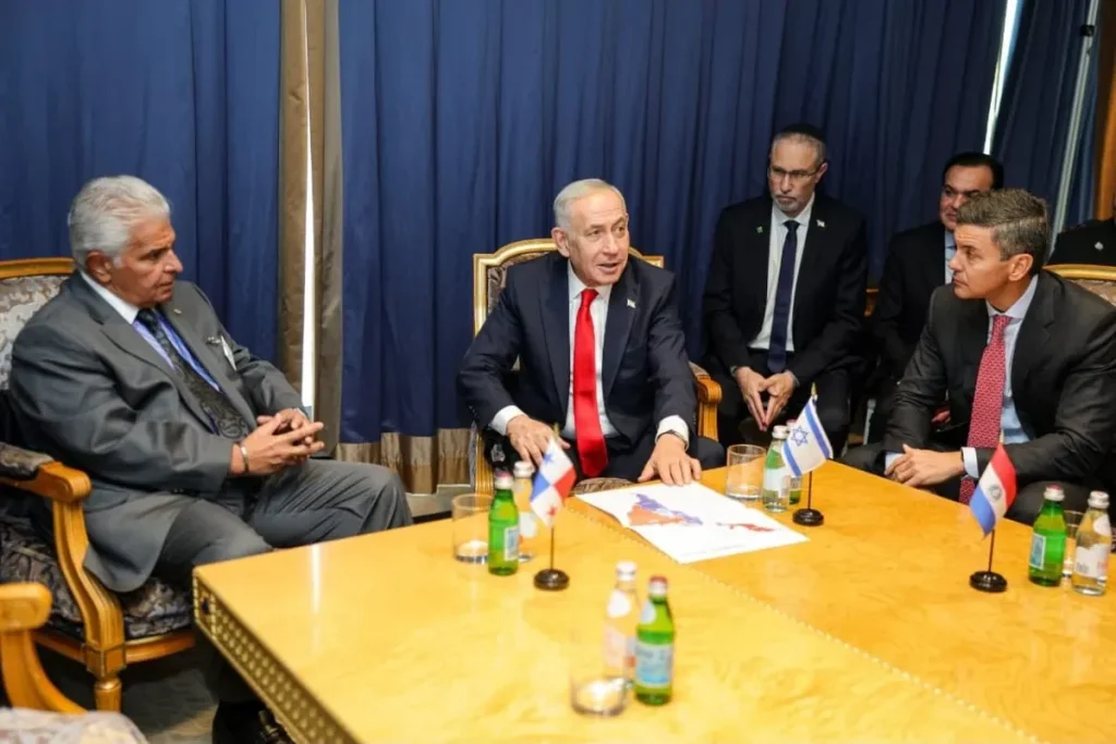 Netanyahu promises Mulino cooperation with Panama on technology, artificial intelligence and trade, during meeting of Latin American leaders by Presidencia