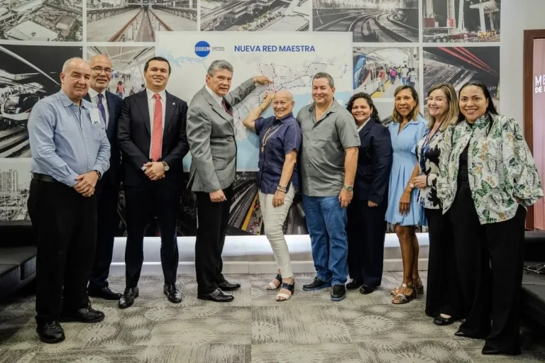 Metro de Panamá, S. A. and Doppelmayr Panamá, Corp. signed a contract.