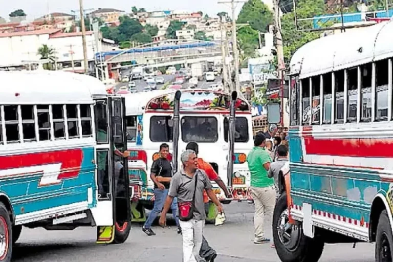 Buses in Panama. The new terminal is truly needed. By PA.
