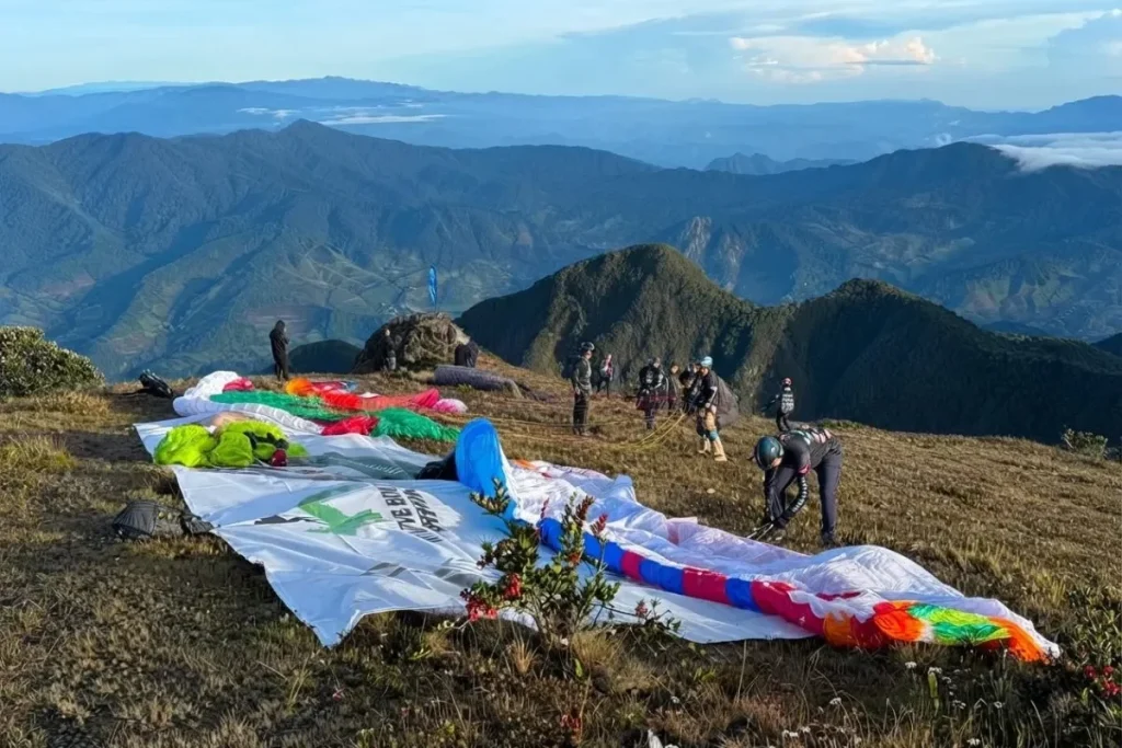 Paragliding Flight From Panama's Highest Peak