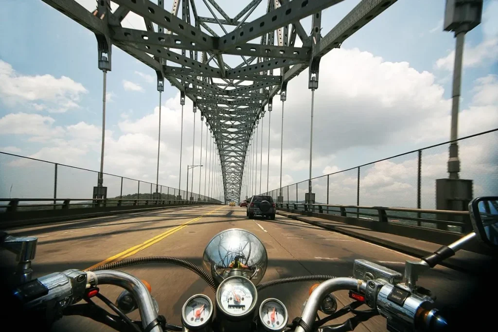 Motorcycle ride across the Bridge of the Americas By Rodolfo Aragundi - Own work, CC BY-SA 3.0, https://commons.wikimedia.org/w/index.php?curid=28793335