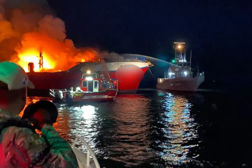 Yacht Fire in Calzada de Amador. By SENAM Panama.
