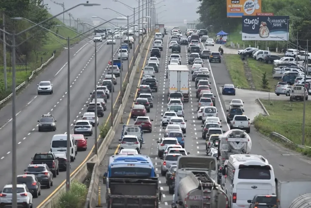 Panama traffic. By PA.