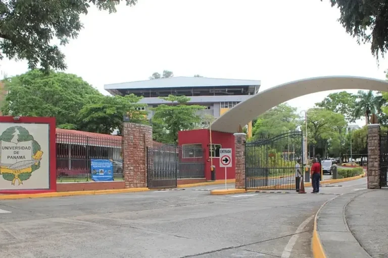 Public Universities Face Strong 4-Fold Funding Disparity in Panama Universidad de Panama. By UP.