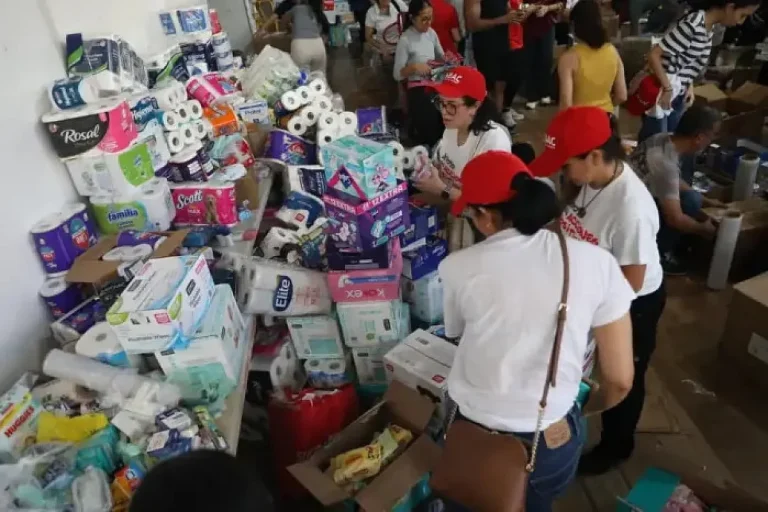 Donation Center Parque Omar by Despacho de la Primera Dama.