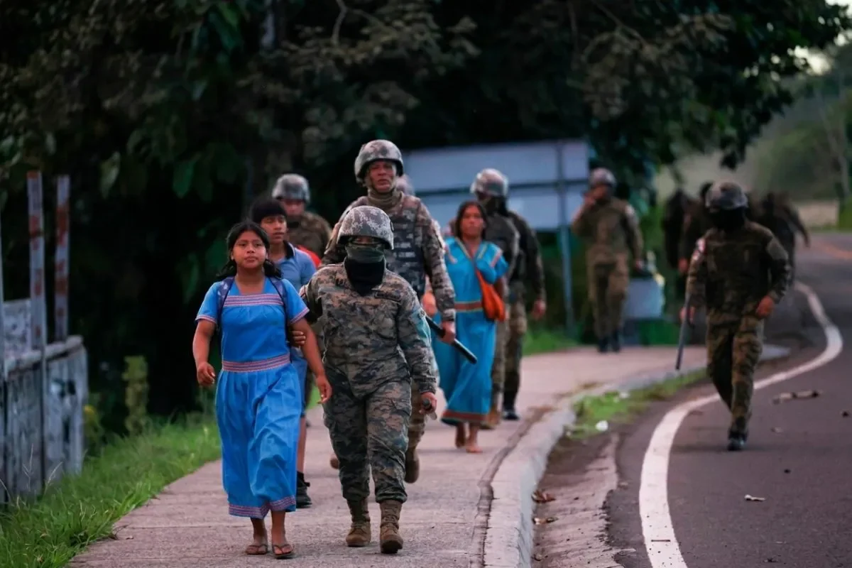 Indigenous people been arrested. By Nacion.