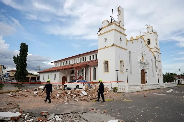 PANIC IN PANAMA! Earthquake Magnitude 7.5 Strikes Near Tonosí Iglesia Panama terremoto