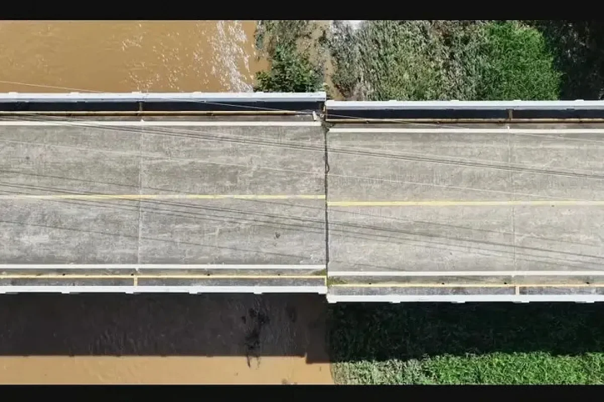 River Oria bridge after Quake. by AzueroN.