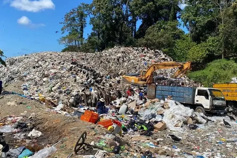 Bocas del Toro disposal site. By Panama A
