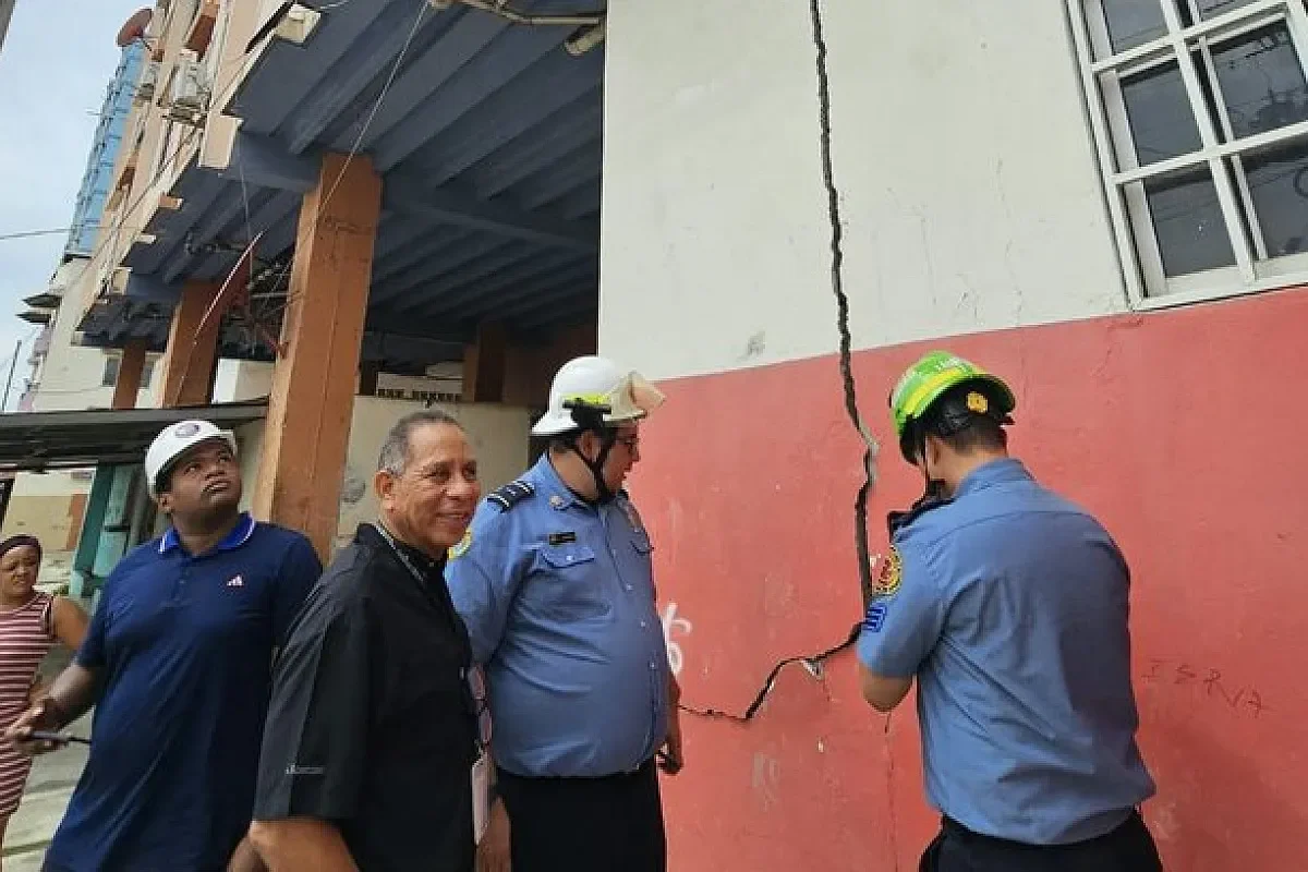 Fire Station damages After Quake. By Bomberos de Panama.